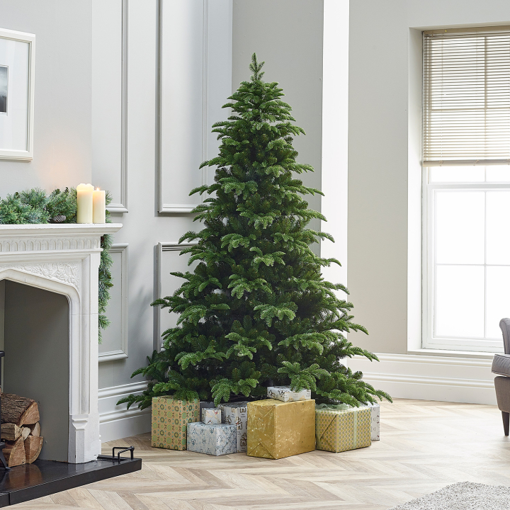 Noble Pine Green Christmas Tree