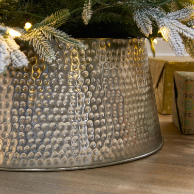 70cm Round Metal Tree Skirt in Silver