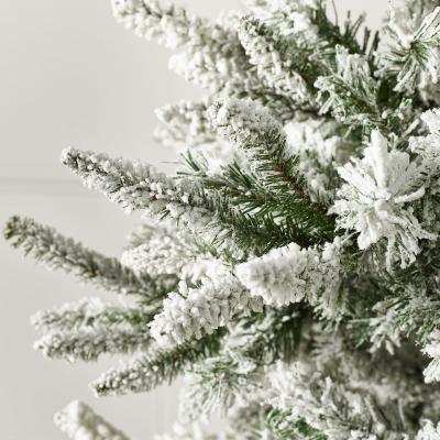 5ft Everlands Alaskan Fir Green Snowy Christmas Tree (150cm)