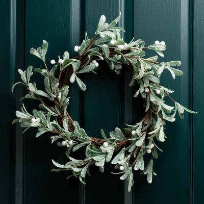 Artificial Mistletoe Snowberry Christmas Wreath